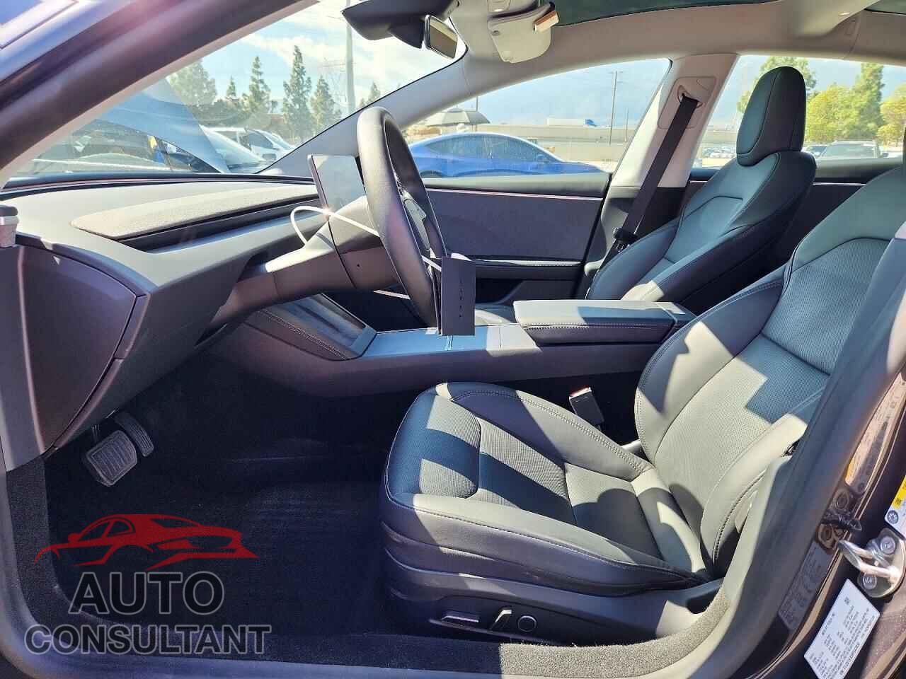 TESLA MODEL 3 2024 - 5YJ3E1EA5RF843938