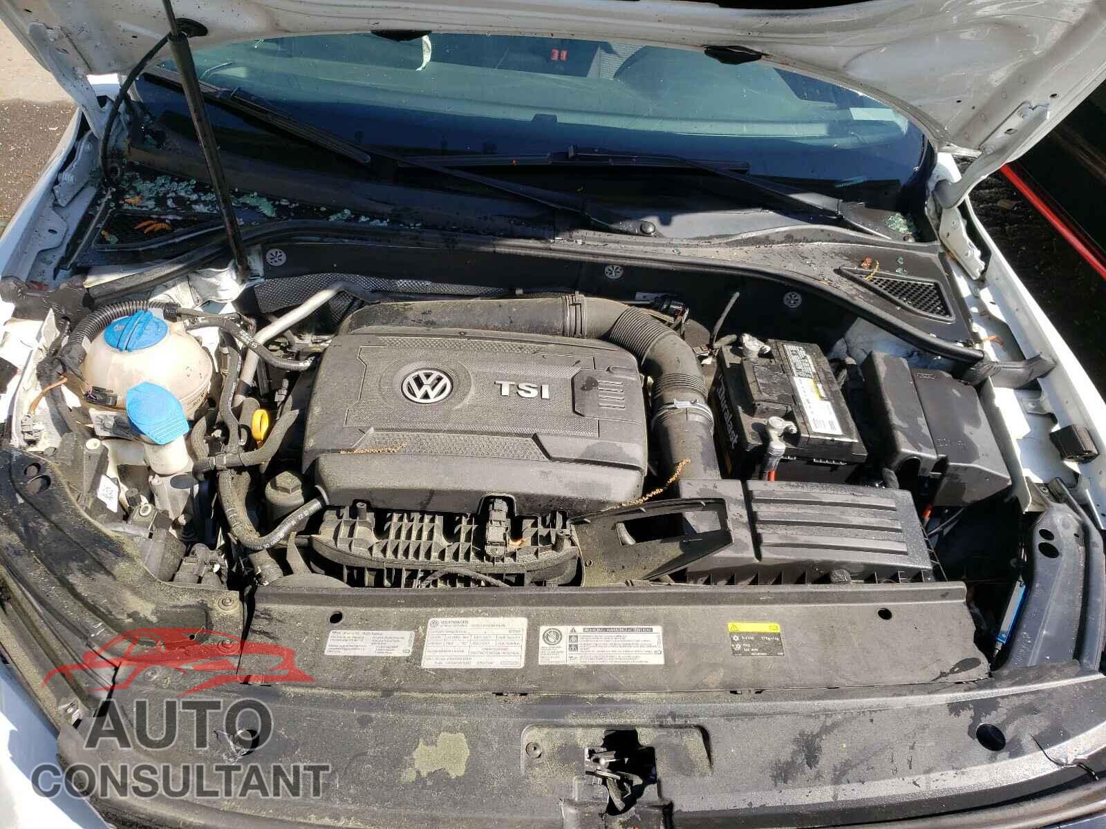 VOLKSWAGEN PASSAT 2017 - 1VWAT7A37HC015258