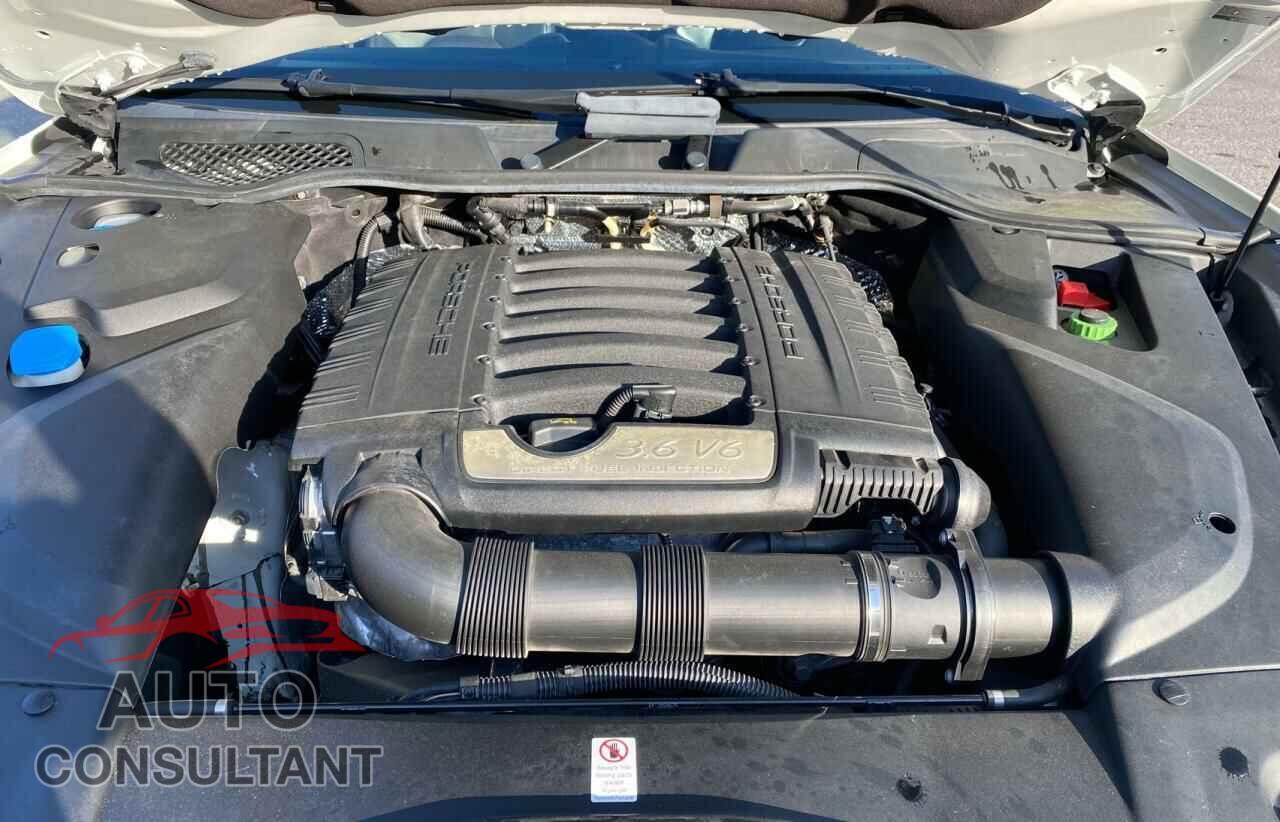 PORSCHE CAYENNE 2017 - WP1AA2A29HKA85500