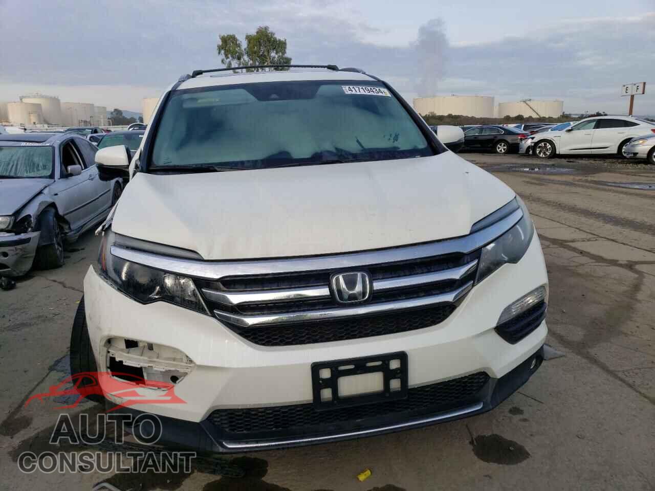 HONDA PILOT 2017 - 5FNYF6H96HB089125