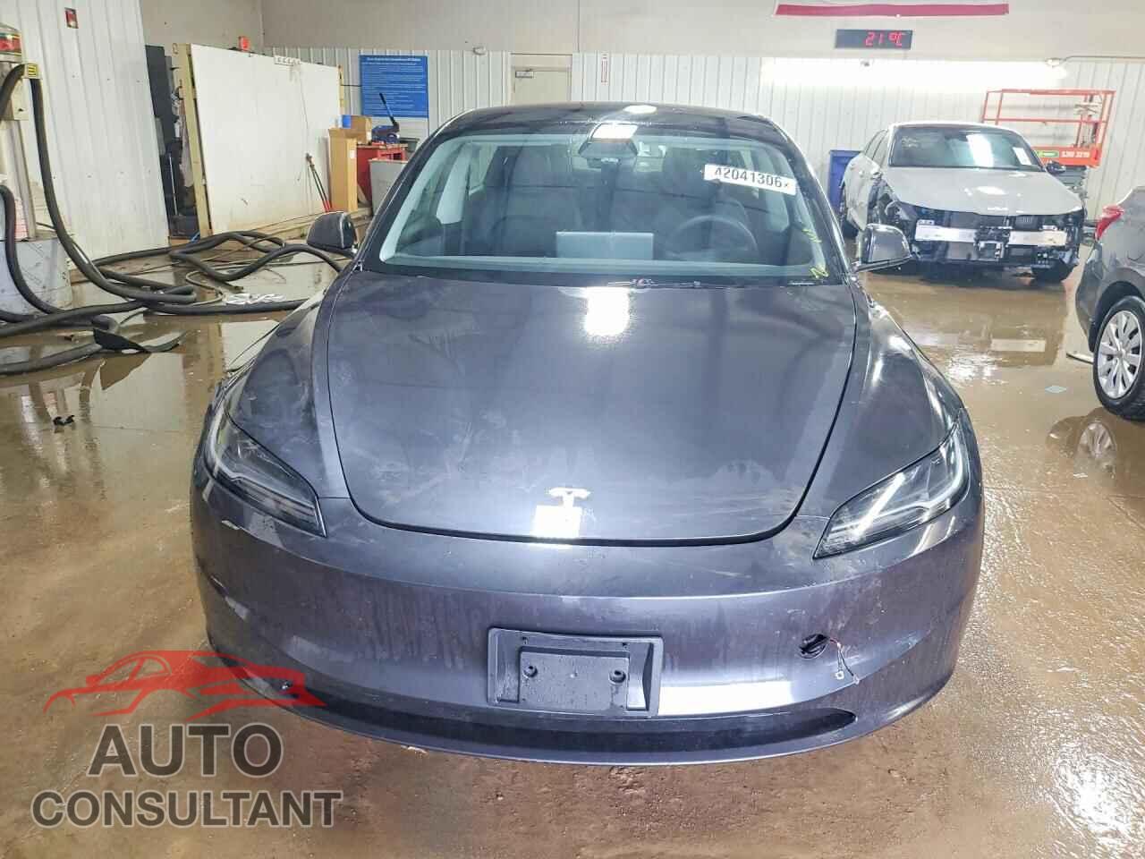 TESLA MODEL 3 2024 - 5YJ3E1EA0RF717292