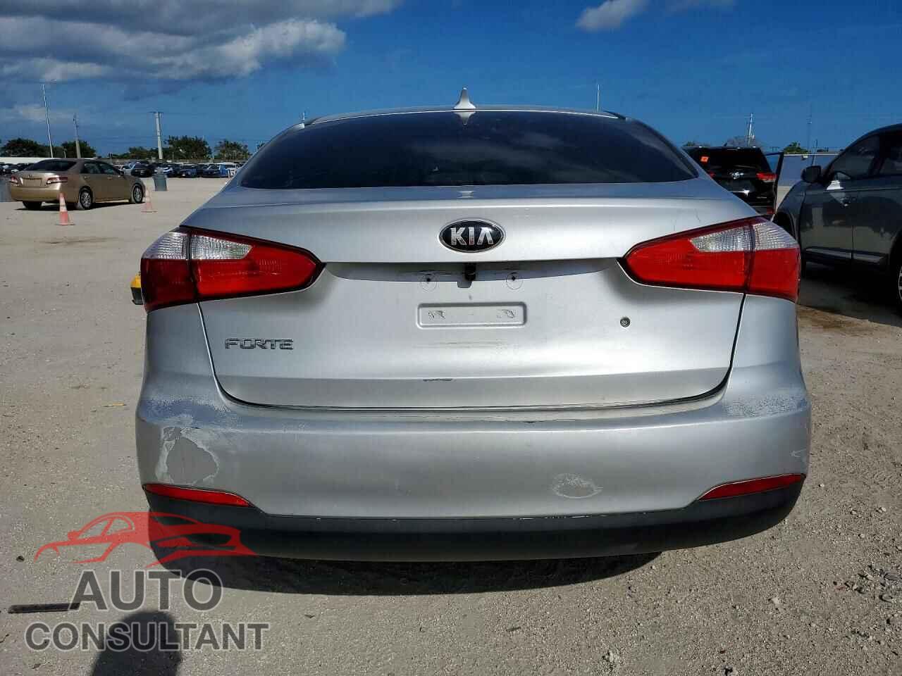 KIA FORTE 2015 - KNAFK4A6XF5370928