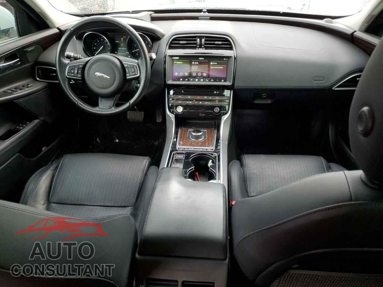 JAGUAR XE 2017 - SAJAH4BV7HA946584