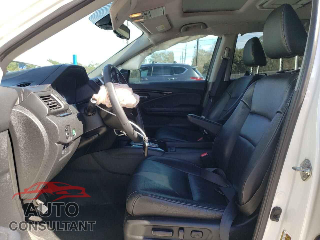 HONDA PILOT 2017 - 5FNYF6H92HB046532