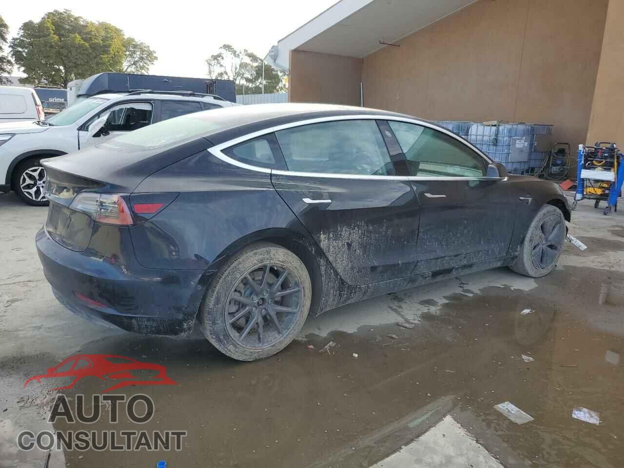 TESLA MODEL 3 2018 - 5YJ3E1EA8JF156599