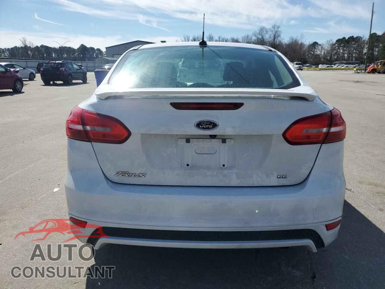 FORD FOCUS 2015 - 1FADP3F25FL258972