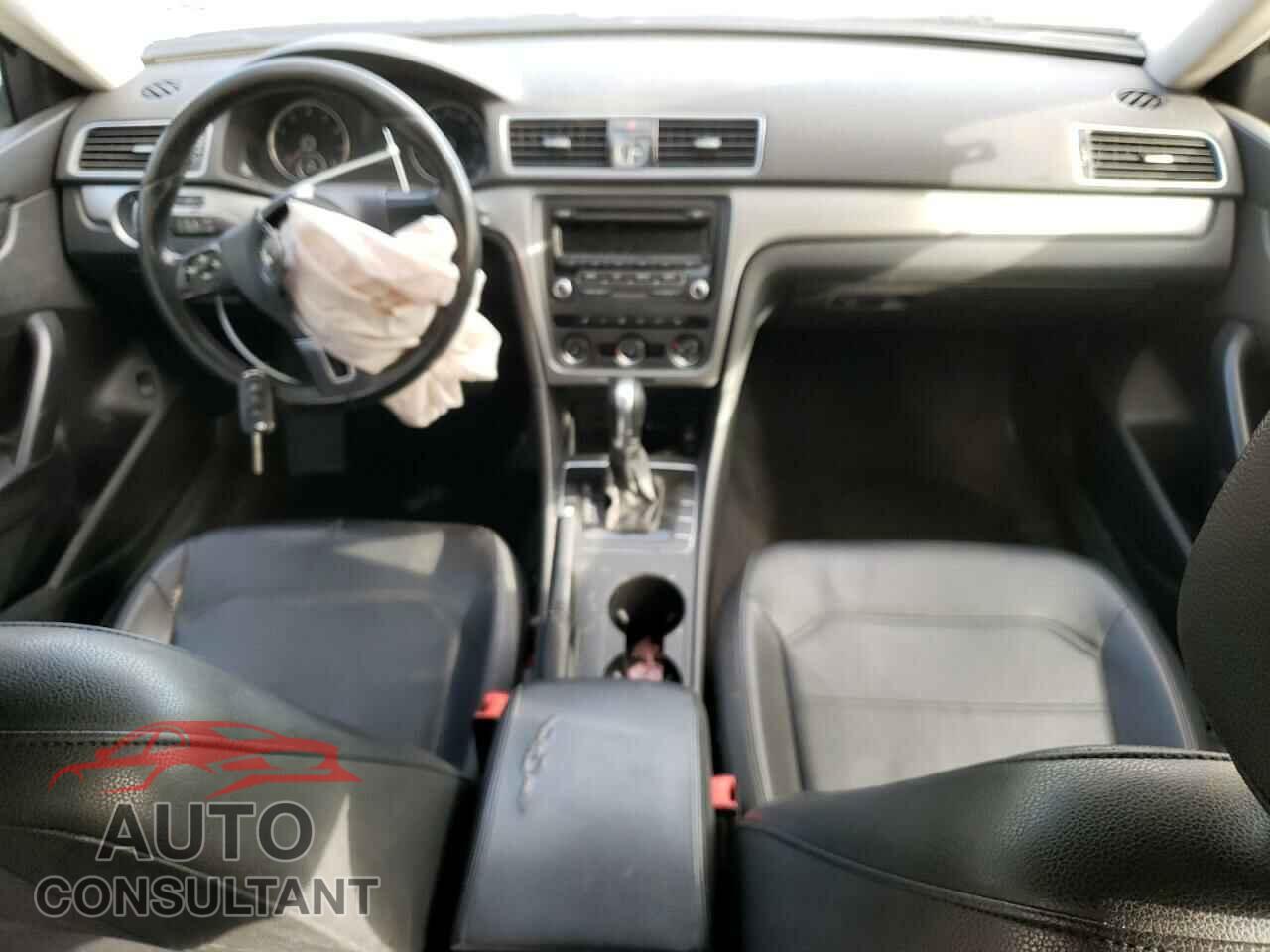 VOLKSWAGEN PASSAT 2015 - 1VWAT7A32FC097459