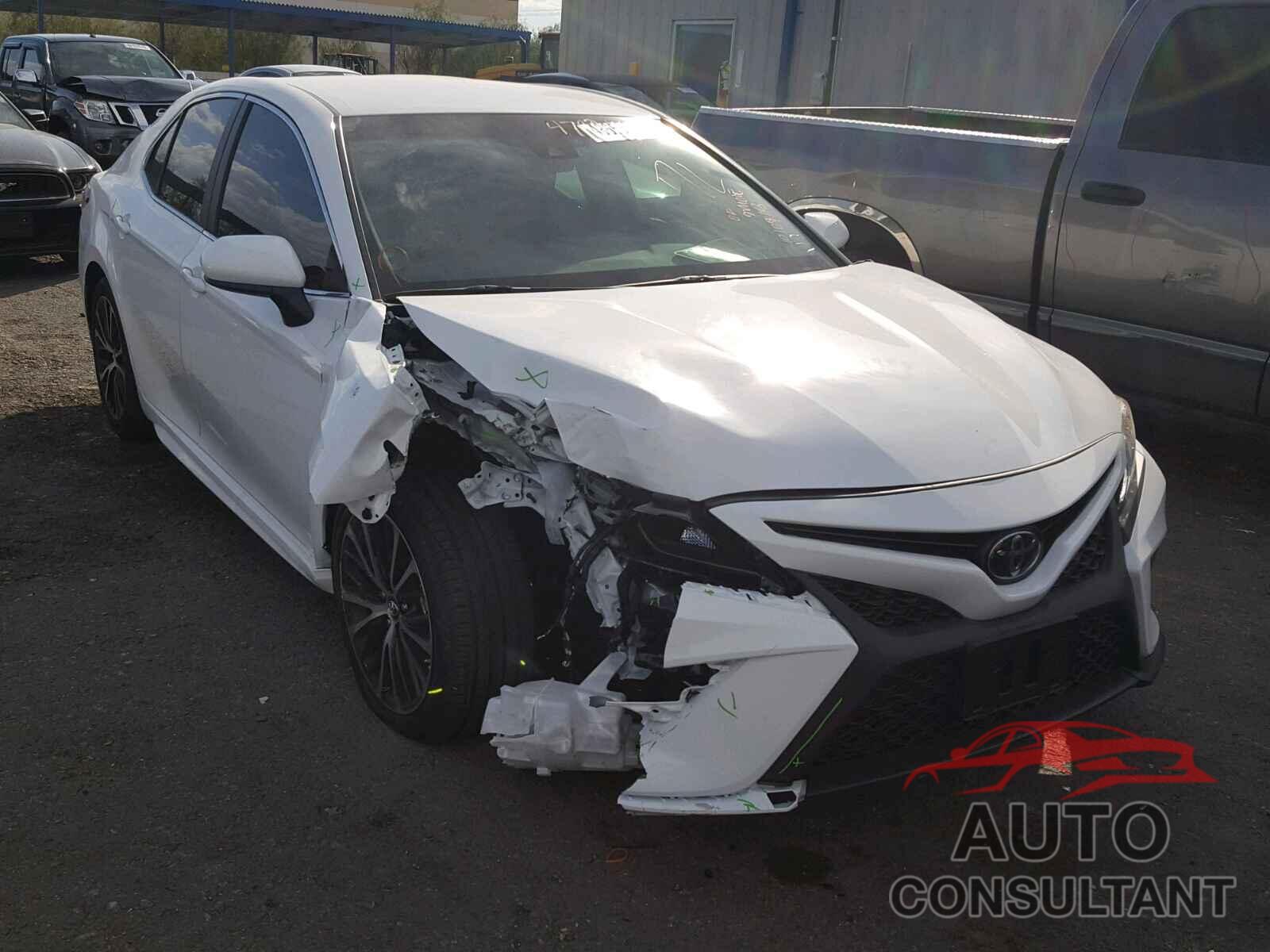TOYOTA CAMRY 2018 - 4T1B11HK9JU613337