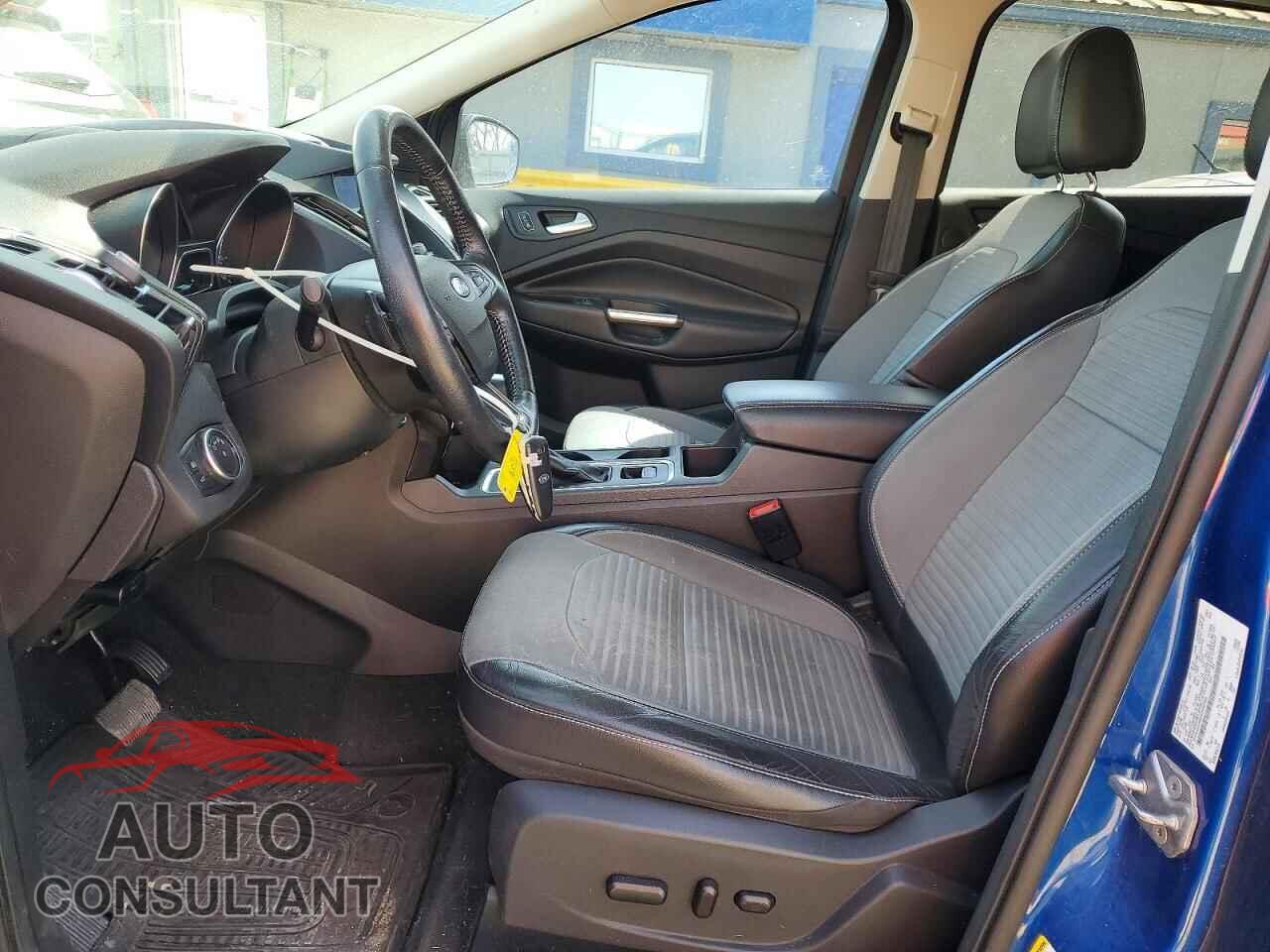 FORD ESCAPE 2017 - 1FMCU0J96HUB66568