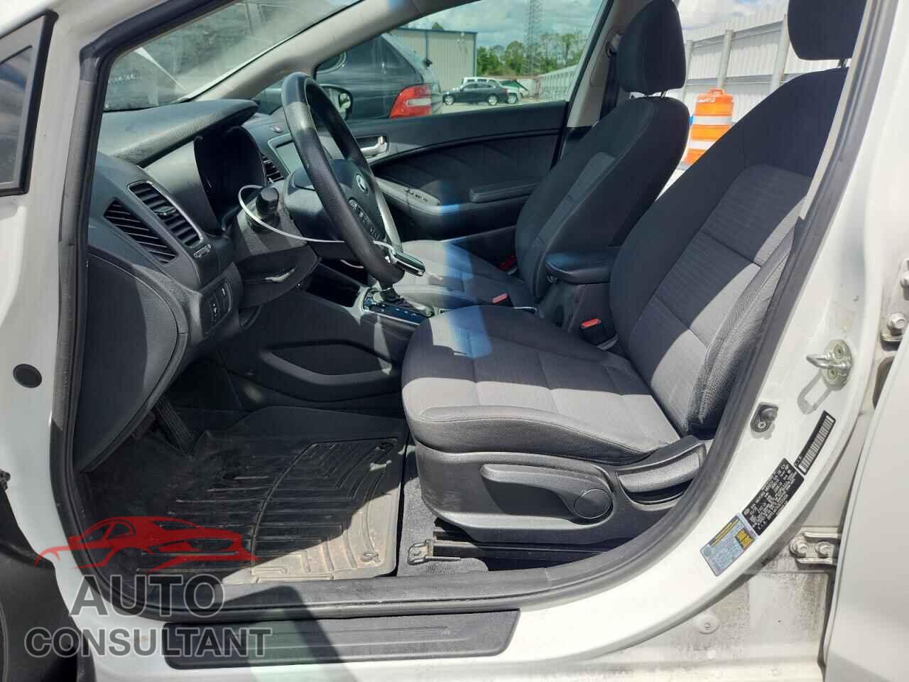 KIA FORTE 2018 - 3KPFL4A7XJE235454