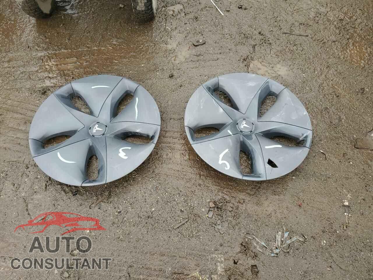 TESLA MODEL 3 2019 - 5YJ3E1EB8KF384533