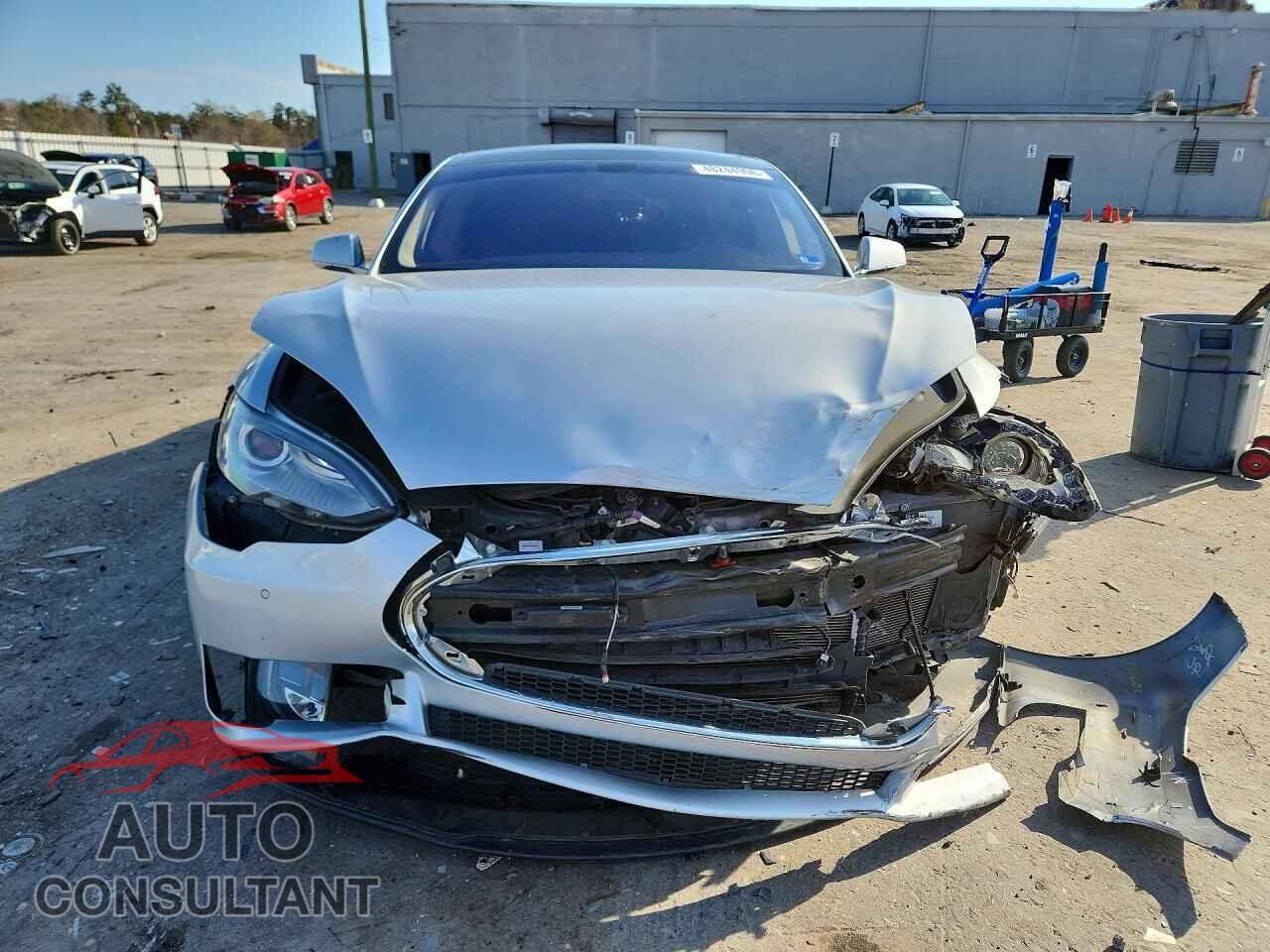 TESLA MODEL S 2014 - 5YJSA1H15EFP40113