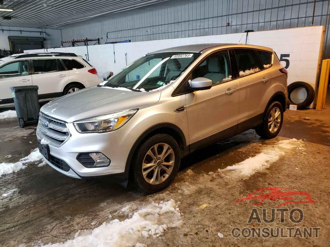 FORD ESCAPE 2017 - 1FMCU9GD5HUD01913