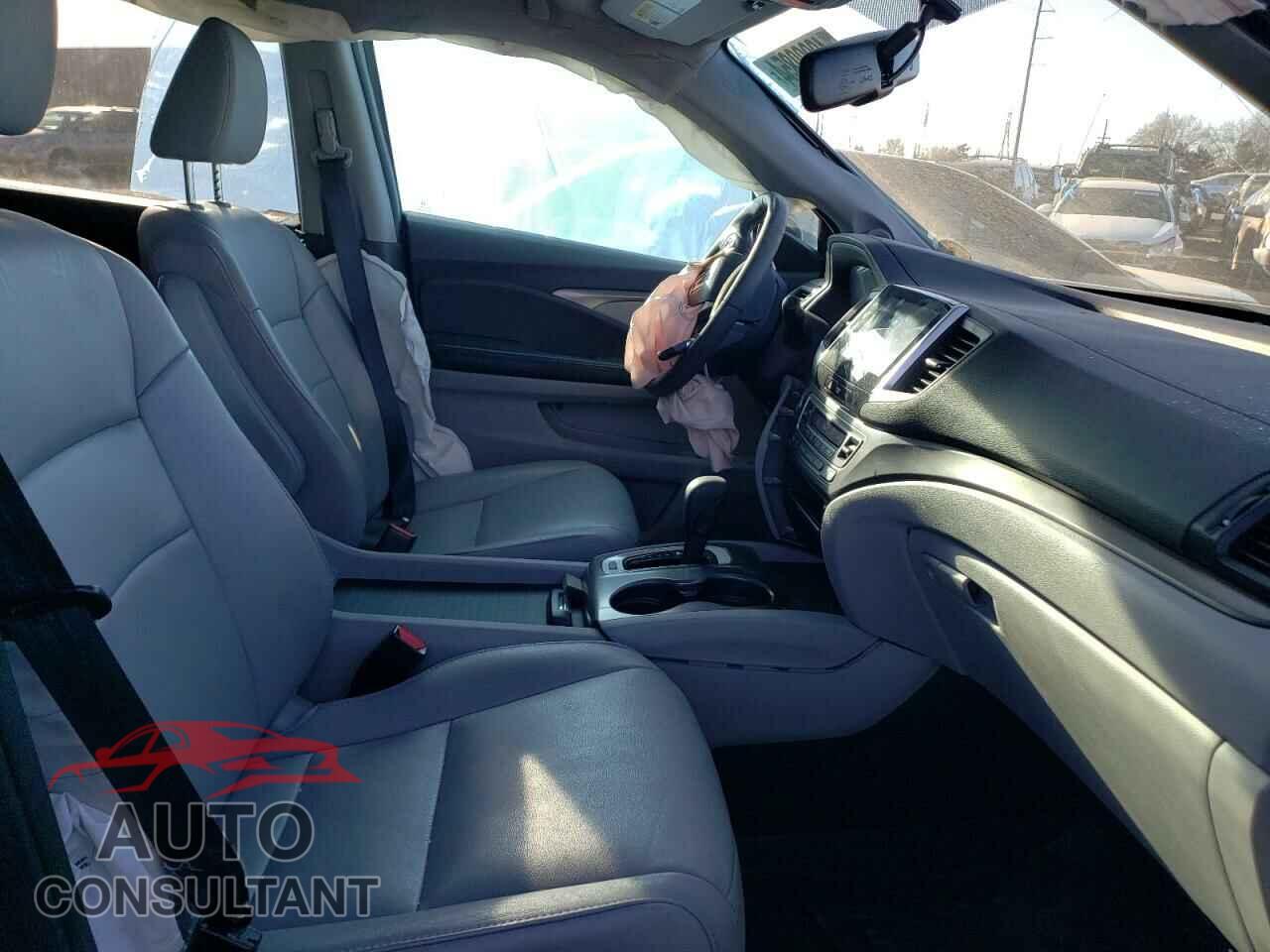 HONDA PILOT 2017 - 5FNYF6H71HB027212