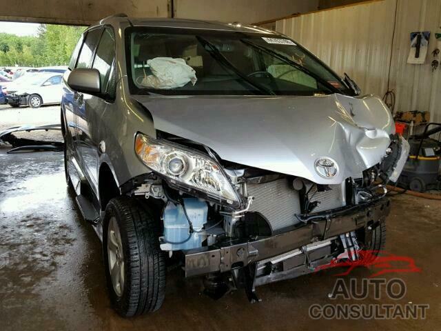 TOYOTA SIENNA LE 2015 - 5TDKK3DC5FS609566