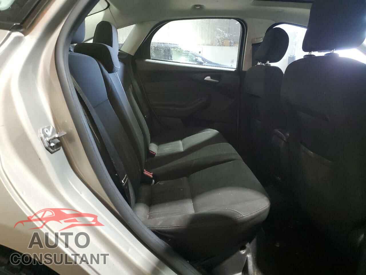 FORD FOCUS 2015 - 1FADP3F25FL206273