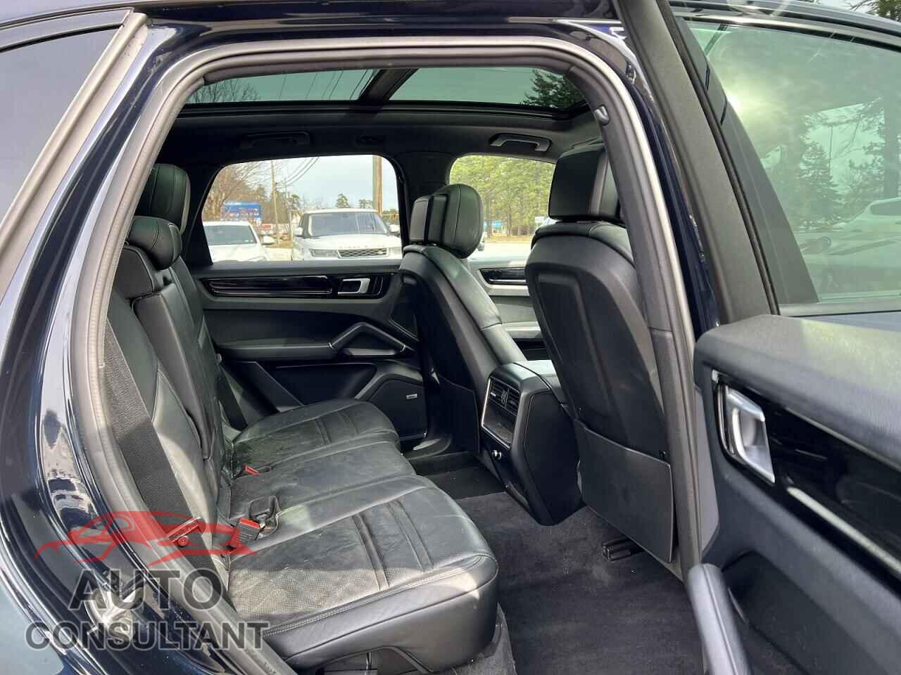 PORSCHE CAYENNE 2019 - WP1AA2AY3KDA00814