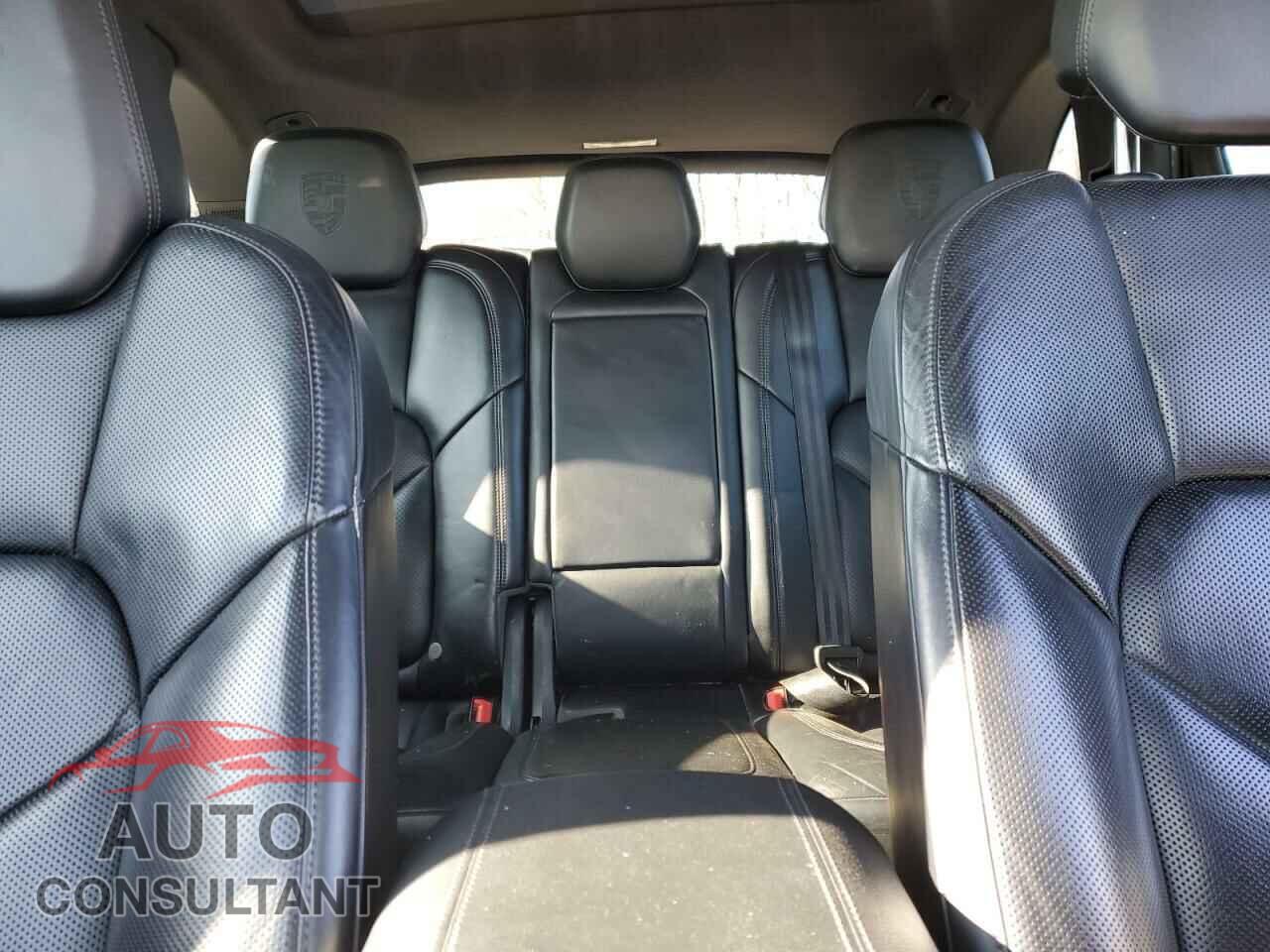 PORSCHE CAYENNE 2017 - WP1AA2A26HKA87169