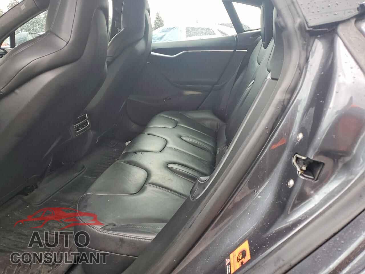 TESLA MODEL S 2015 - 5YJSA1E40FF104831