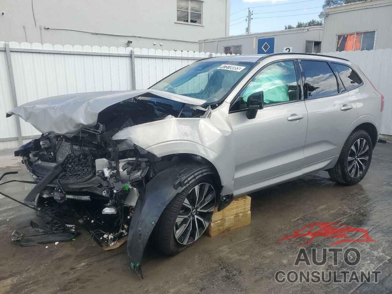 VOLVO XC60 PLUS 2025 - YV4M12RC1S1091670