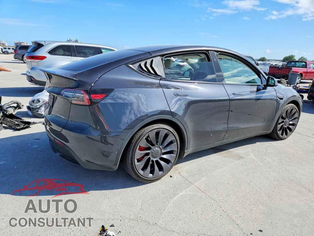 TESLA MODEL Y 2024 - 7SAYGDEF8RF041352