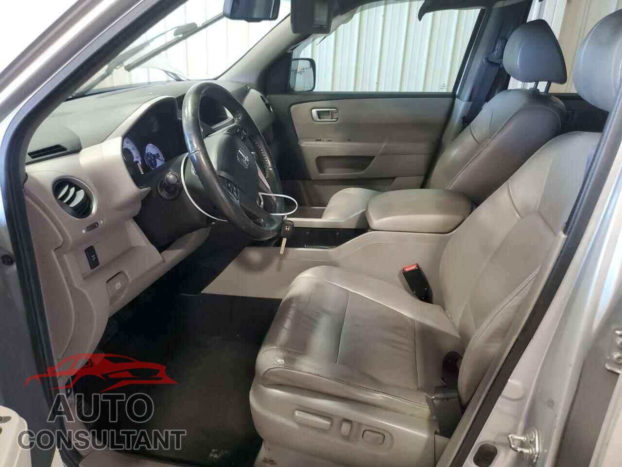 HONDA PILOT 2011 - 5FNYF4H51BB017919
