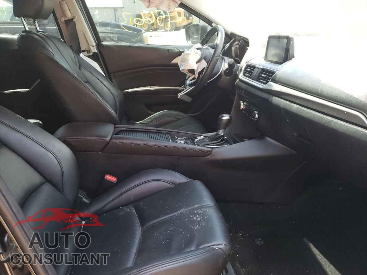 MAZDA 3 2018 - 3MZBN1V38JM174574