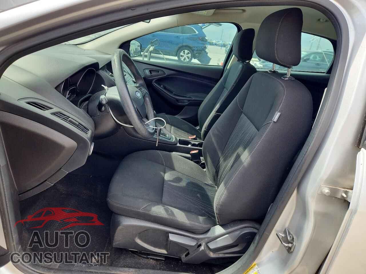 FORD FOCUS 2017 - 1FADP3E26HL318536