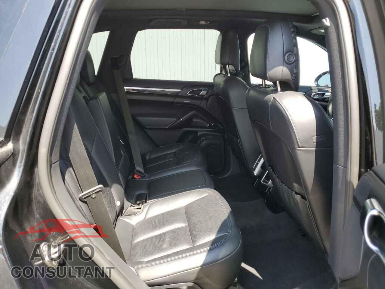 PORSCHE CAYENNE 2016 - WP1AA2A28GKA10589