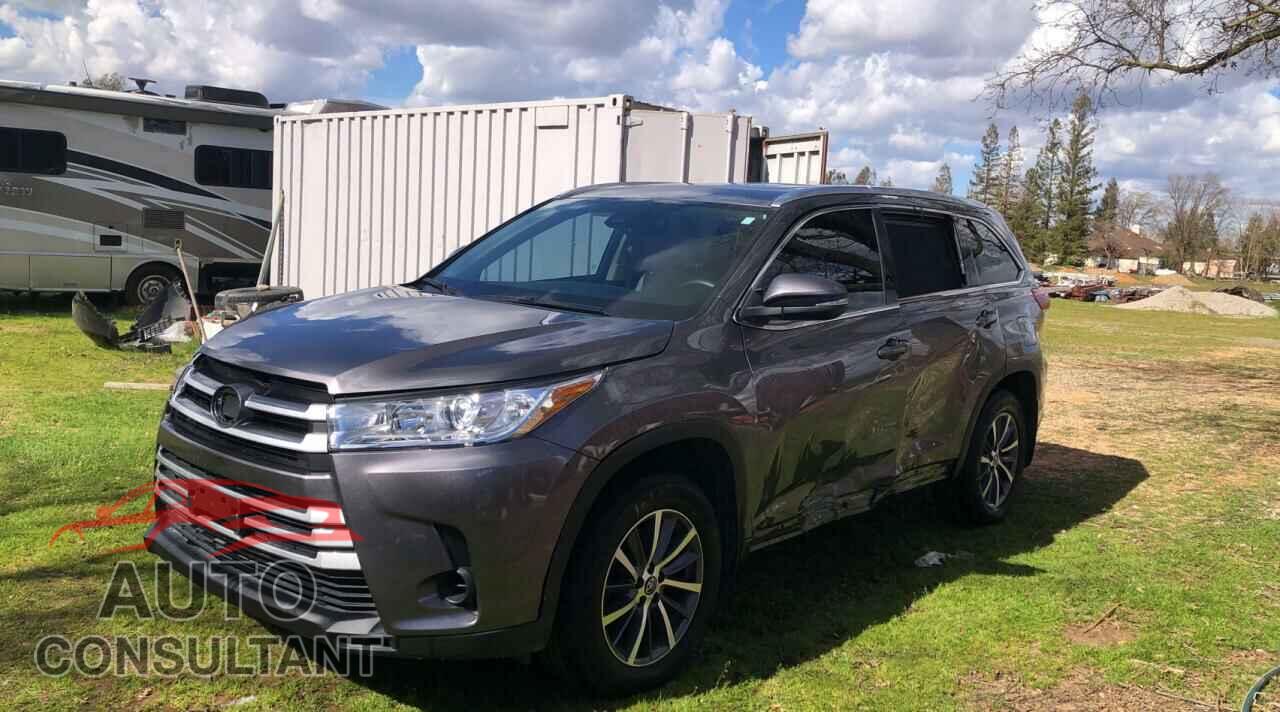TOYOTA HIGHLANDER 2018 - 5TDJZRFH3JS529520