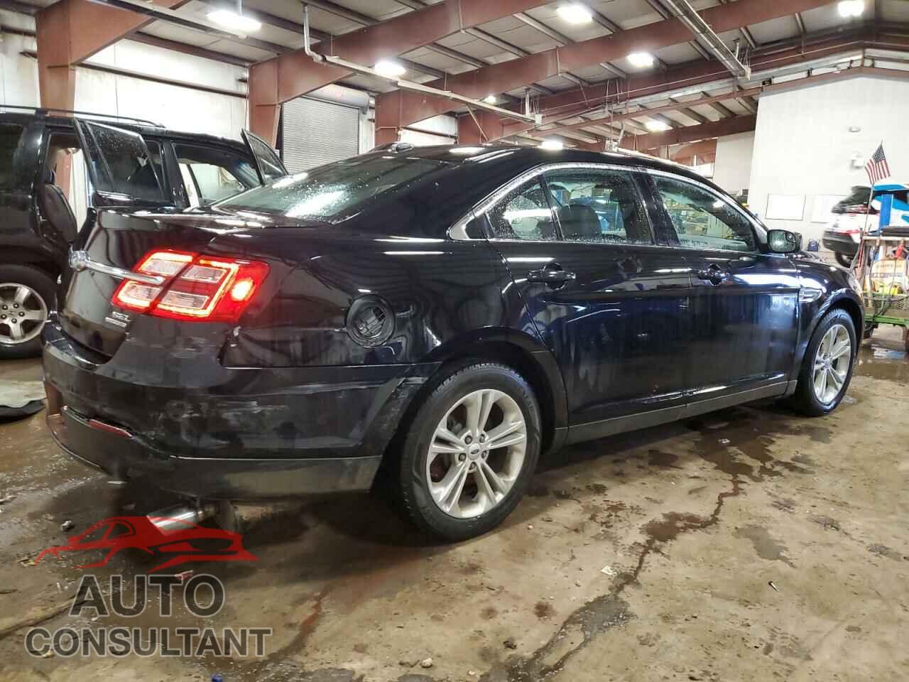 FORD TAURUS 2018 - 1FAHP2E82JG138730
