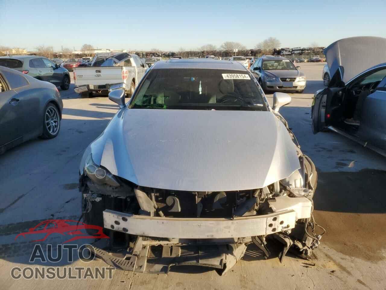 LEXUS IS 2016 - JTHBA1D21G5032135
