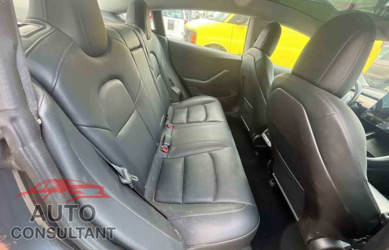 TESLA MODEL 3 2018 - 5YJ3E1EB5JF128526