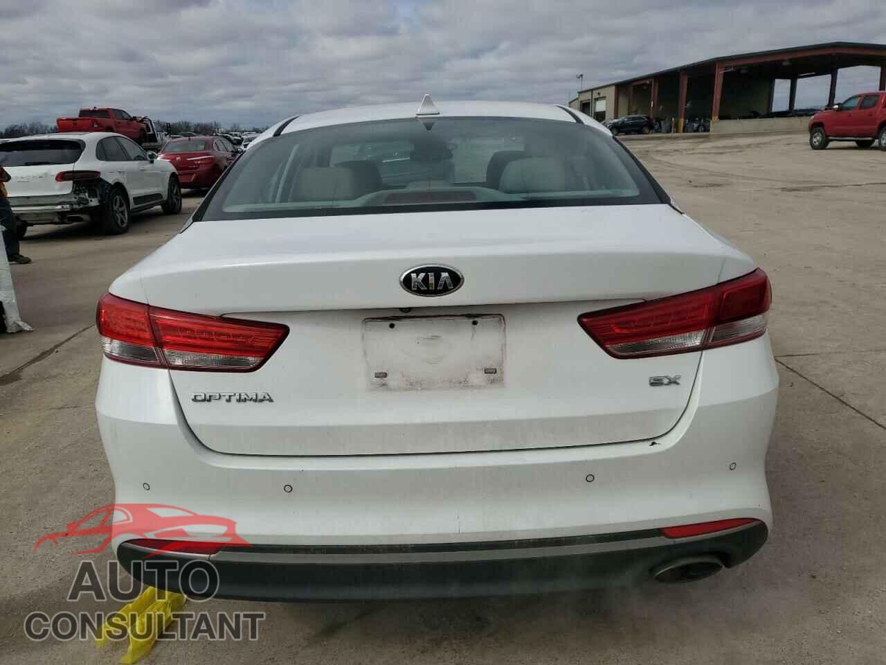 KIA OPTIMA 2018 - 5XXGU4L32JG261663