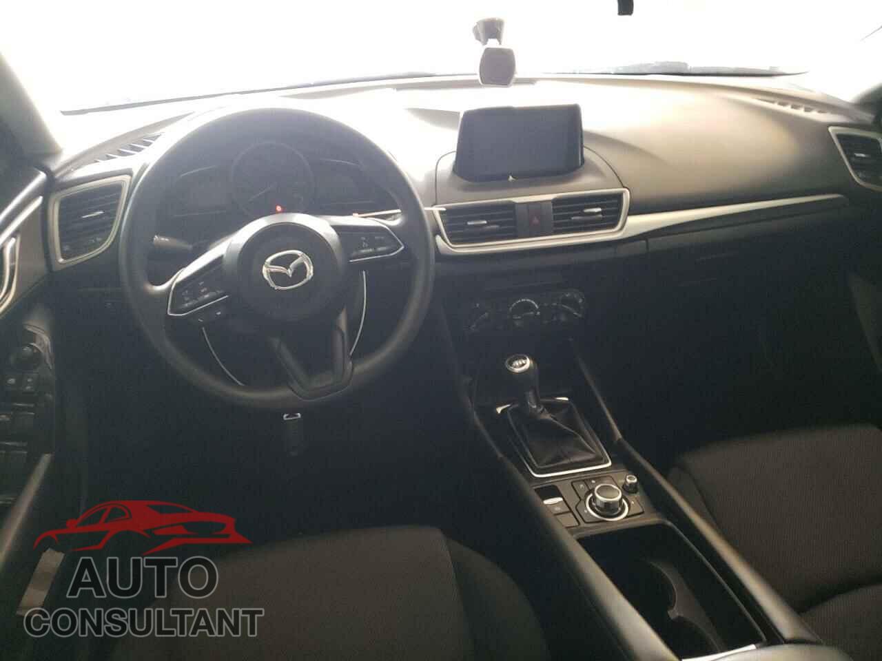 MAZDA 3 2018 - 3MZBN1U77JM275285