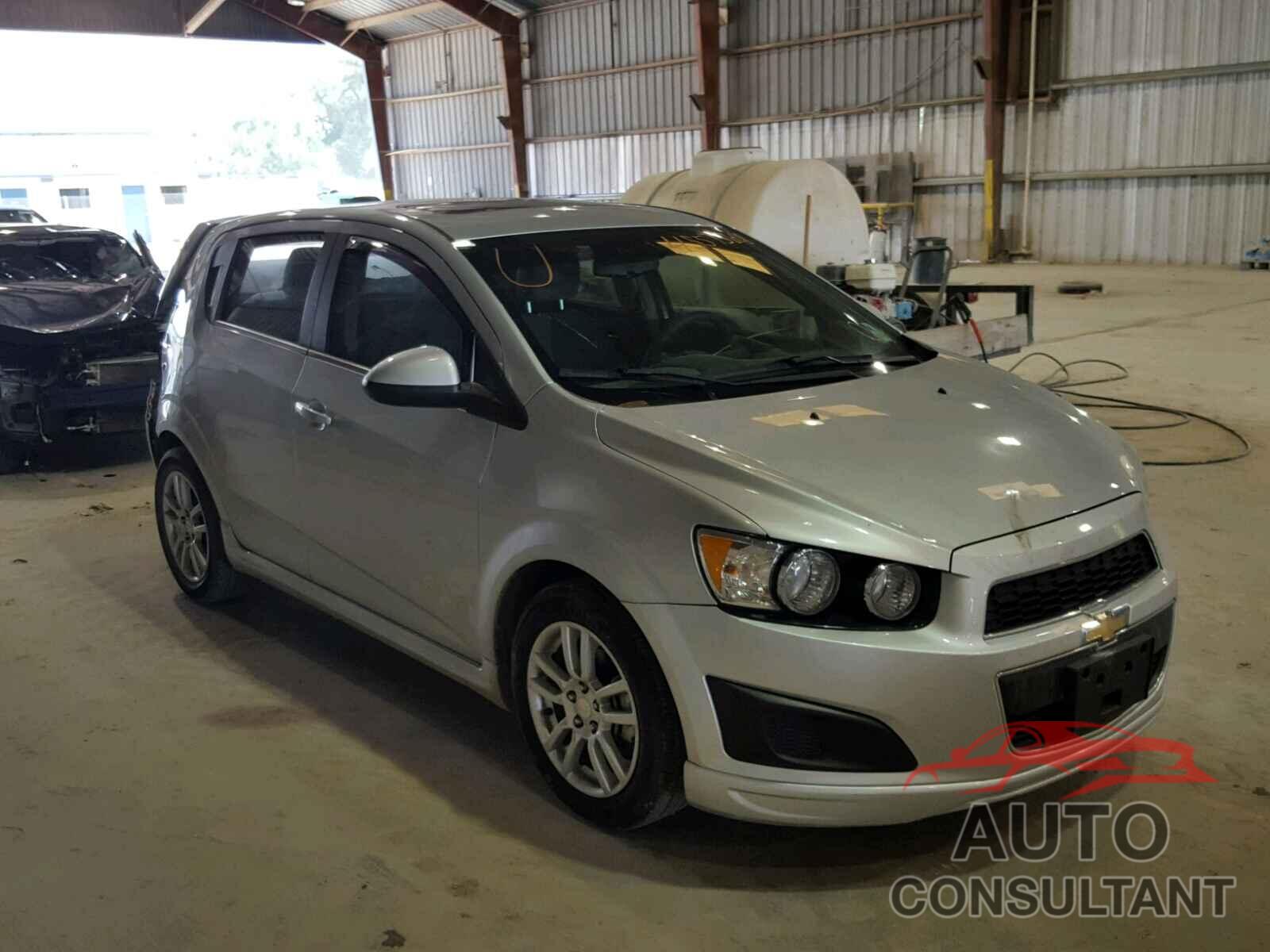 CHEVROLET SONIC 2015 - 1G1JC6SB6F4148984