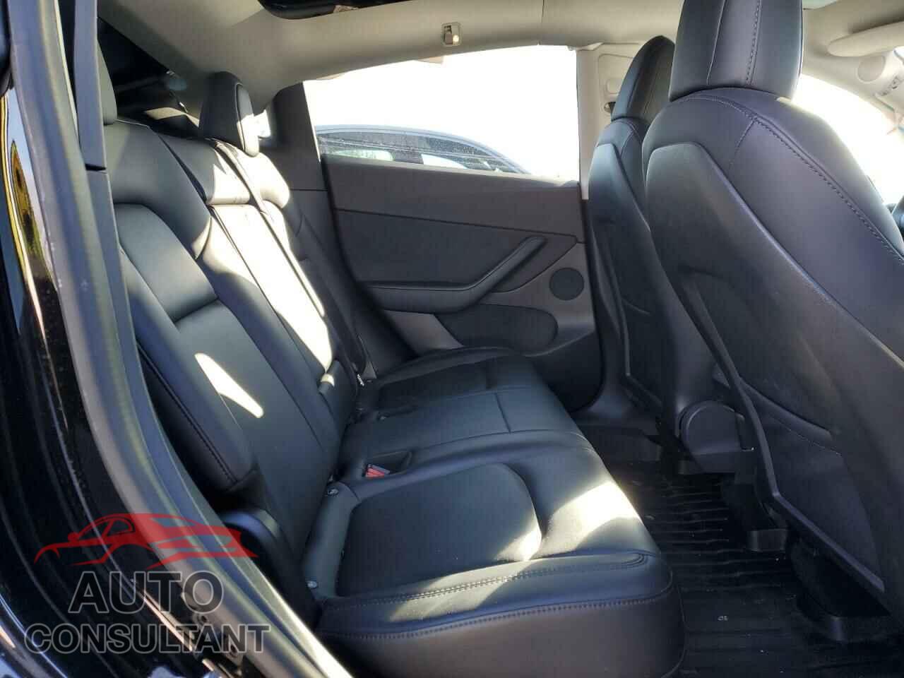 TESLA MODEL Y 2021 - 5YJYGDEE4MF140442