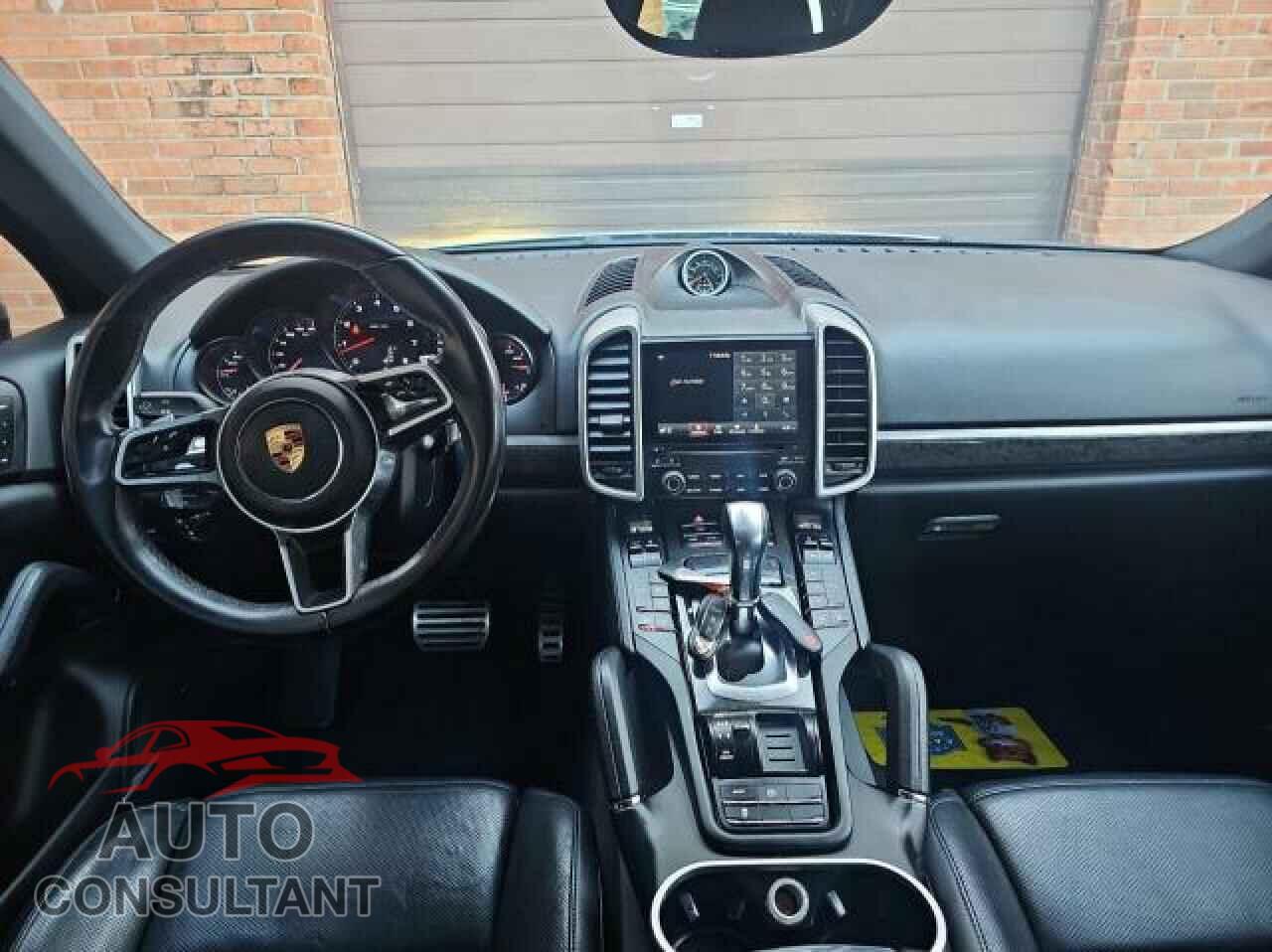PORSCHE CAYENNE 2017 - WP1AA2A23HKA84570