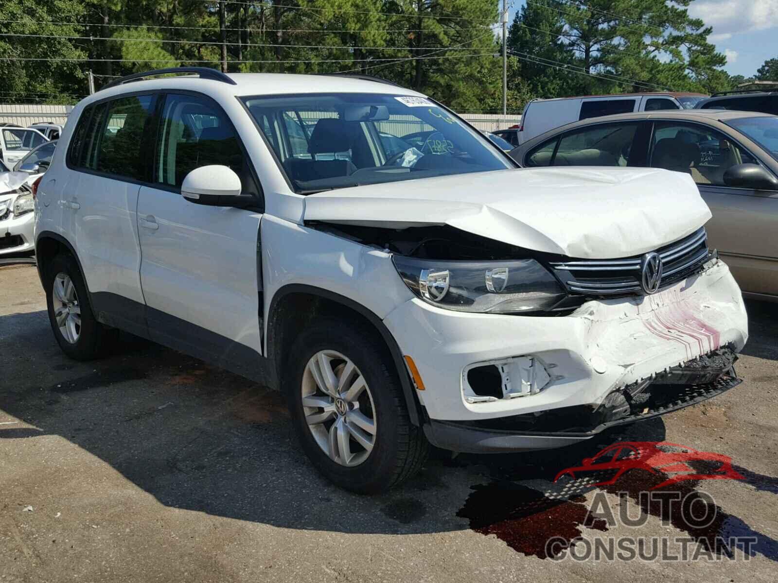 VOLKSWAGEN TIGUAN S 2015 - WVGAV7AX4FW555335