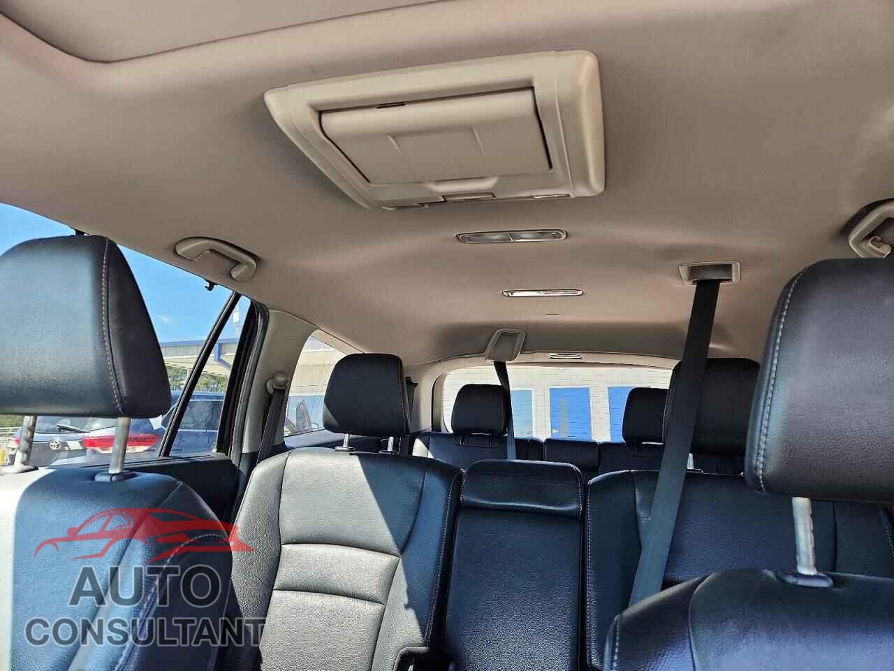 HONDA PILOT 2017 - 5FNYF6H94HB036889