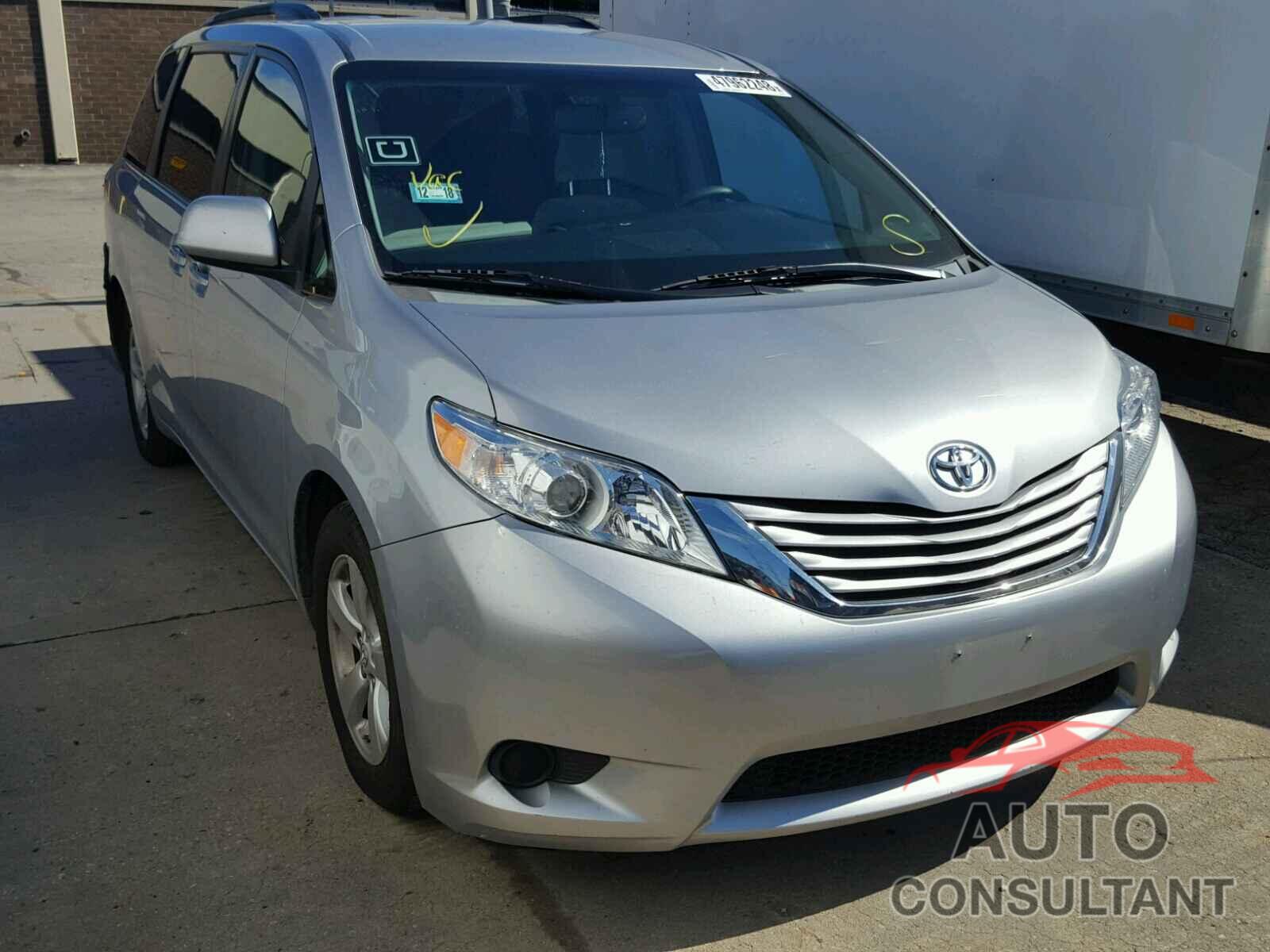 TOYOTA SIENNA LE 2015 - 5TDKK3DC3FS590547