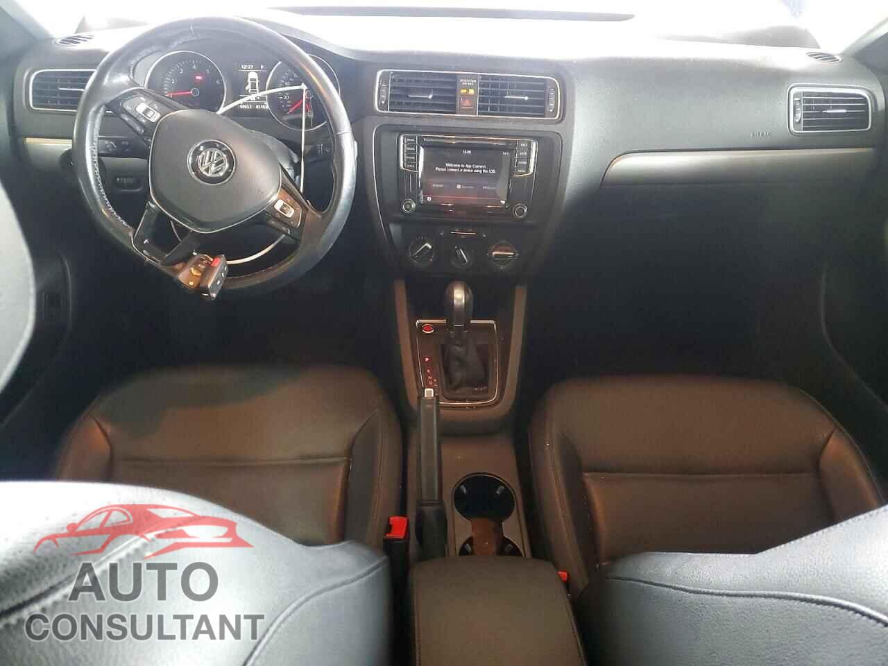 VOLKSWAGEN JETTA 2017 - 3VWDB7AJXHM308133