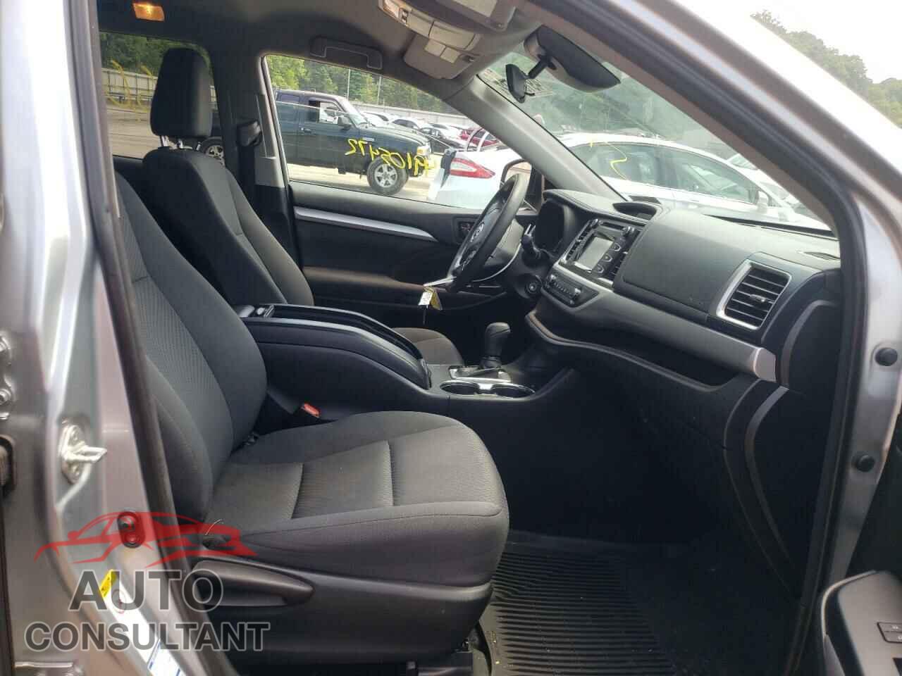 TOYOTA HIGHLANDER 2018 - 5TDBZRFH9JS842995