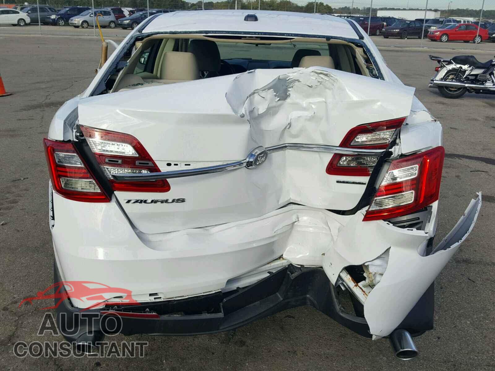 FORD TAURUS 2018 - 1FAHP2D84JG123115