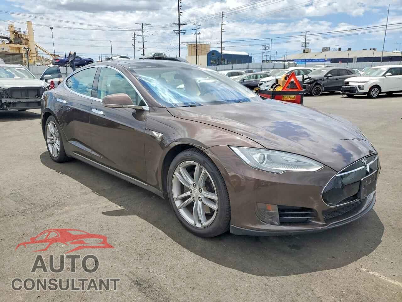 TESLA MODEL S 2013 - 5YJSA1CG2DFP08276