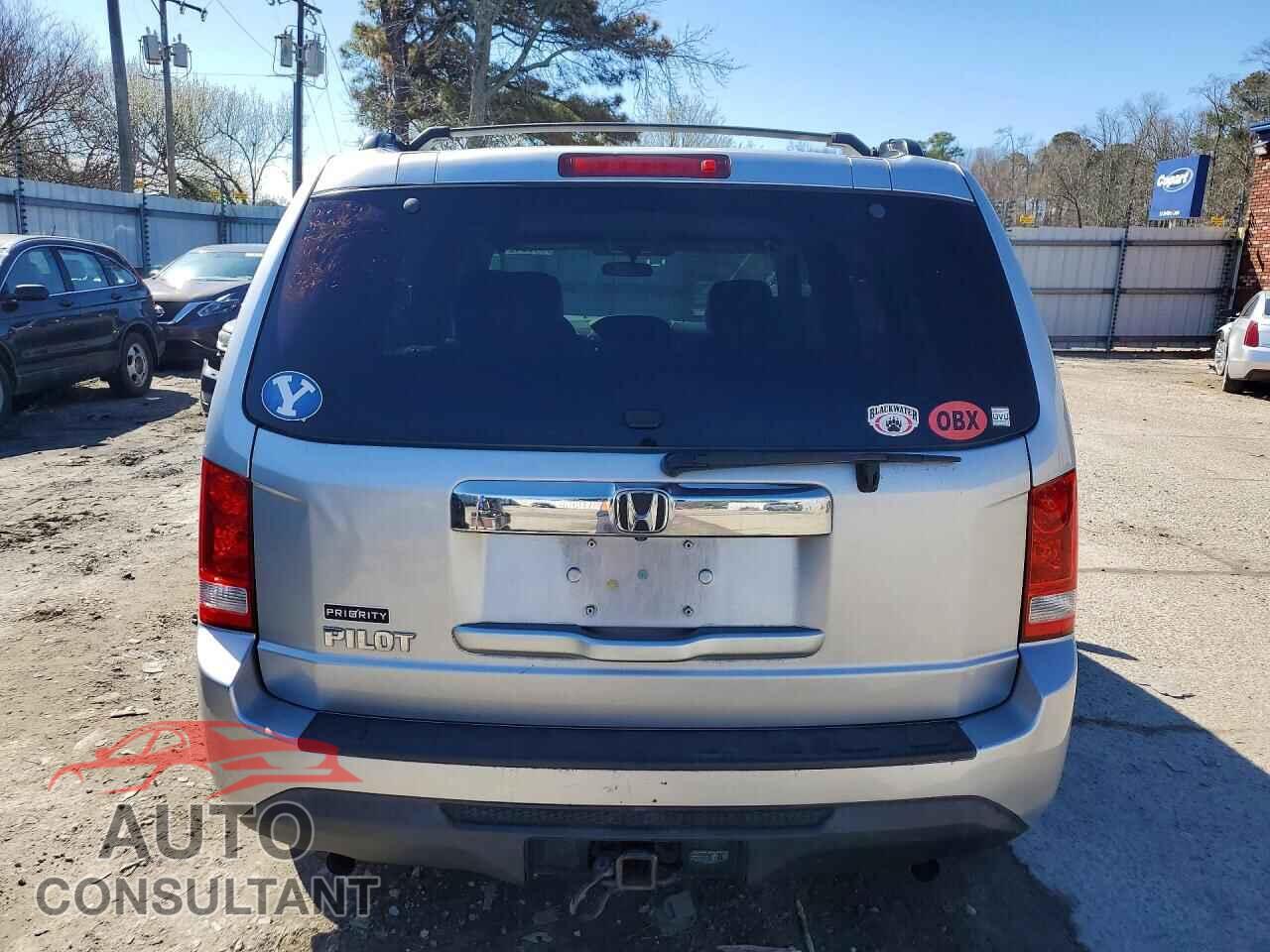HONDA PILOT 2015 - 5FNYF3H25FB016987