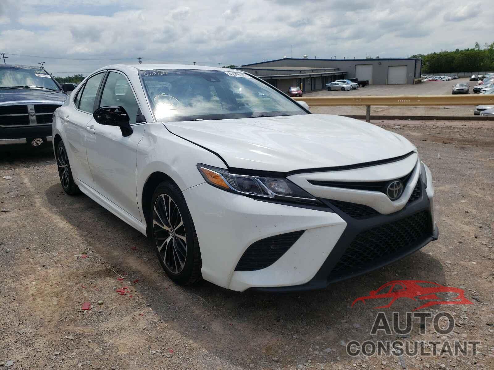 TOYOTA CAMRY 2018 - 4T1B11HK3JU610160