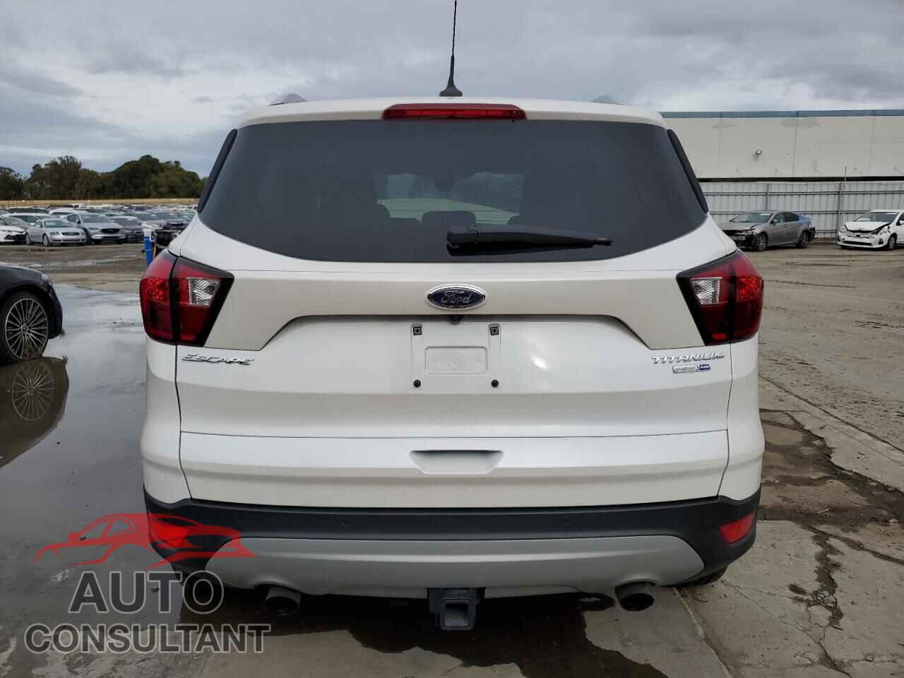 FORD ESCAPE 2019 - 1FMCU9J97KUC28068