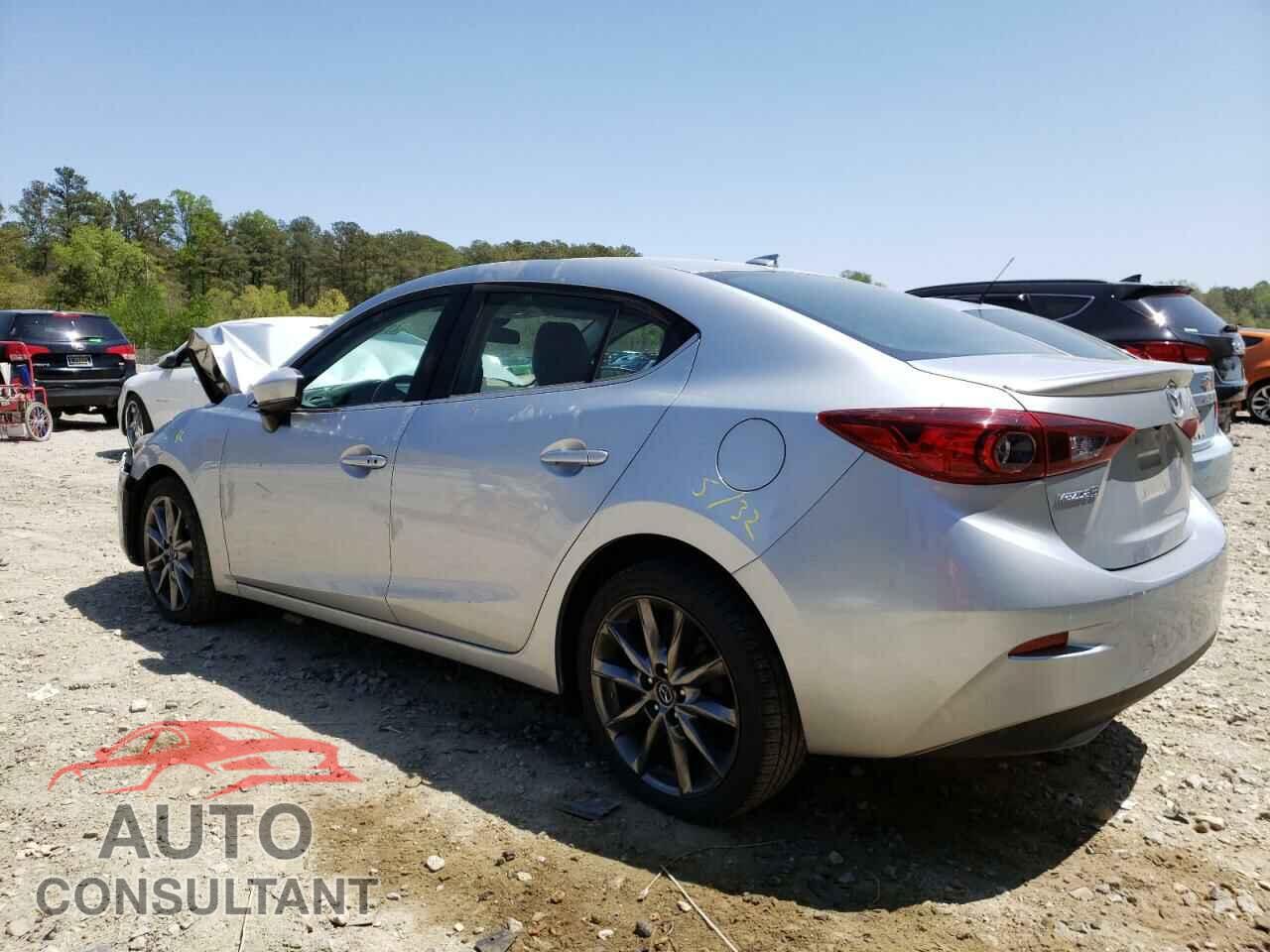 MAZDA 3 2018 - 3MZBN1V32JM213935