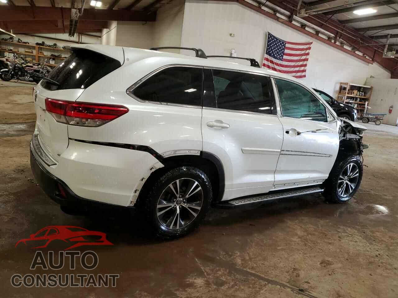 TOYOTA HIGHLANDER 2018 - 5TDBZRFH0JS865629